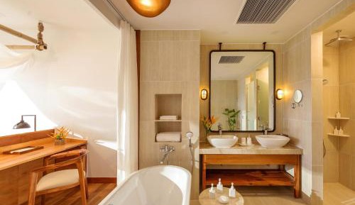 Suite with Garden View