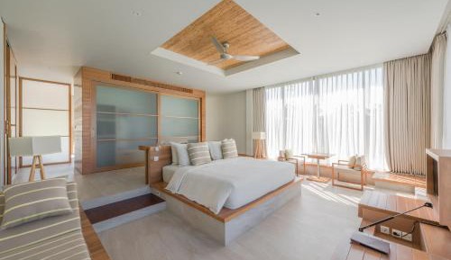Four-Bedroom Villa with Golf View