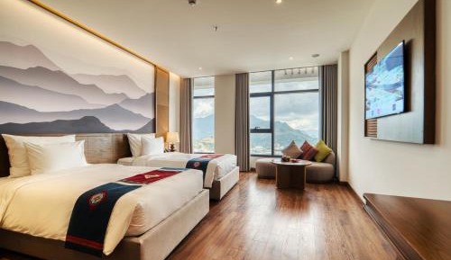 Premier Twin Room with Mountain View