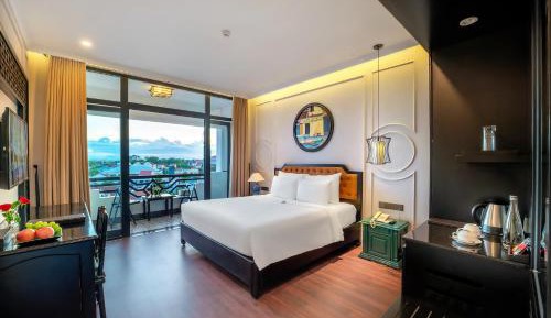 Deluxe Double Room with Balcony and City View