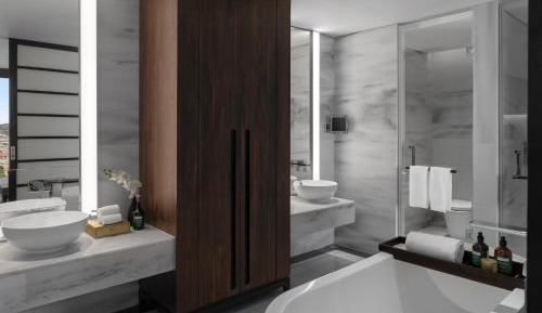 One-Bedroom King Suite