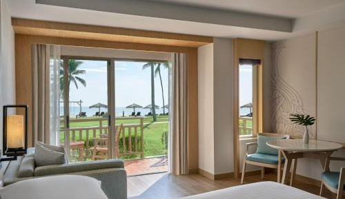 	 Larger Guest room, 1 King, Ocean view, Beach front access, Terrace