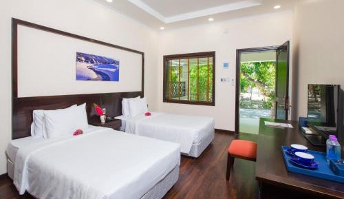 Twin Room with View