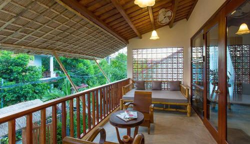 Villa with Garden View