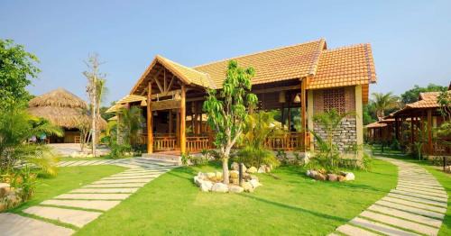 Cottage with Garden View