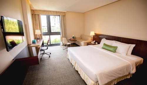 Deluxe Queen Room