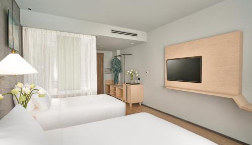 Deluxe Twin Room with City View (Include Welcome drink & Airport shuttle bus)