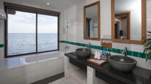 2 Bedrooms Lagoon View Villa with dinner
