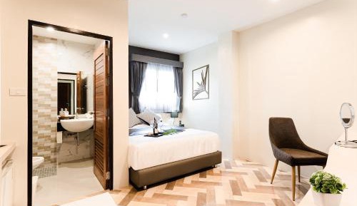 Standard Queen Room