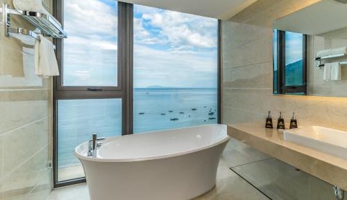 King Suite with Ocean View