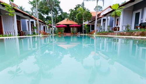 Standard Bungalow with Pool View