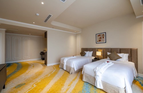 Huong Thuy Hotel | La Vela Hue Hotel