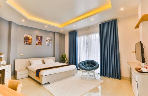 Van Mieu House | Lighthouse & Rooftop