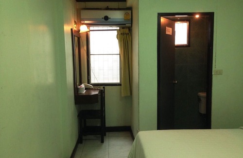 Chana Songkhram Hotel | Amarin Inn