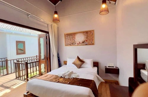 Khu 6 Hotel | The Poplar Resort