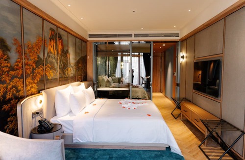 Hang Bac Hotel | La Passion Premium Cau Go Hotel
