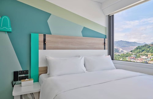 Hoa Binh Hotel | Tru by Hilton Hoa Binh City Centre