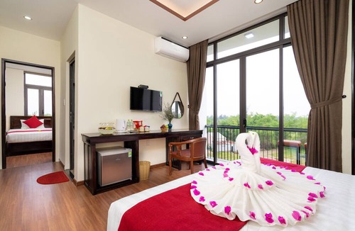 Cam Ha Bed & Breakfast | Ancient River Villa