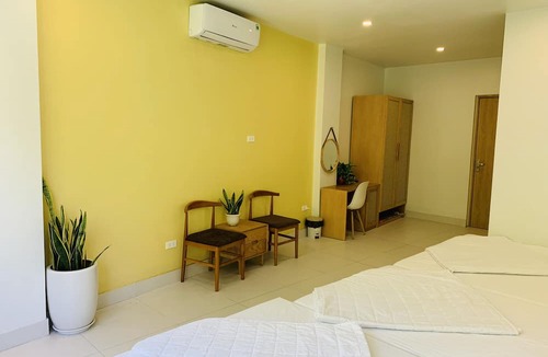 Cat Hai Hotel | Rustic House