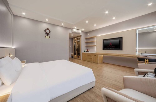 Nhat Tan Hotel | A25 Premium Hotel - 705 Lac Long Quan