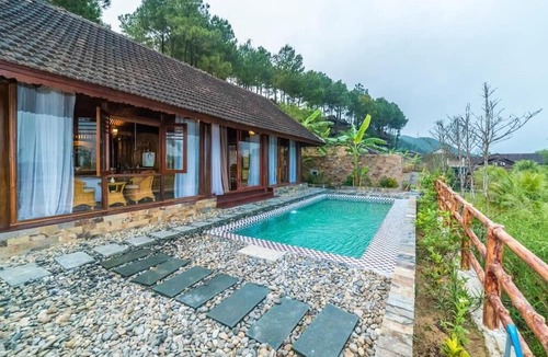 Huong Tra Hotel | Sankofa Village Hill Resort and Spa