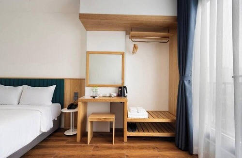District 4 Hotel | Haven Hut Riverside Hotel