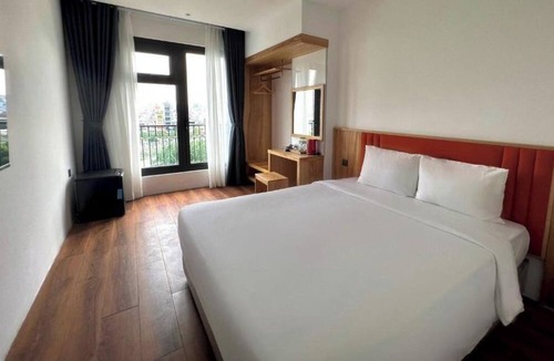 District 4 Hotel | Haven Hut Riverside Hotel