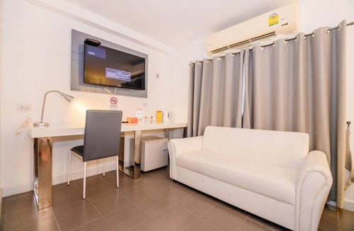 Pak Nakhon Hotel | The Original Orange Rooms