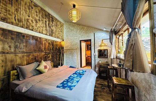 Dong Van Bed & Breakfast | Khói Homestay and Restaurant