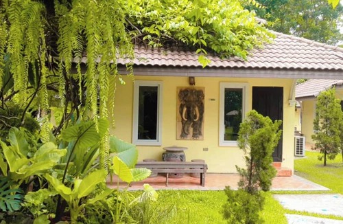 Nong Khai Hotel | Park & Pool Resort
