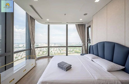 Hang Xanh Hotel | Landmark 81 Skyscraper