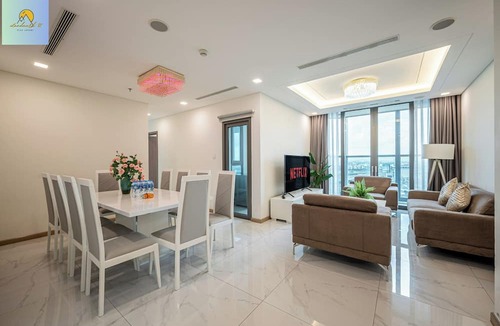 Hang Xanh Hotel | Landmark 81 Skyscraper