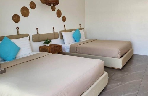 Kram Hotel | Cruises the Pool Access