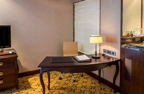 Phu Nhuan Hotel | Eastin Grand Hotel Saigon