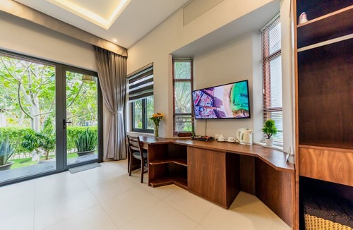 Ong Lang Hotel | Emerald Garden Retreat