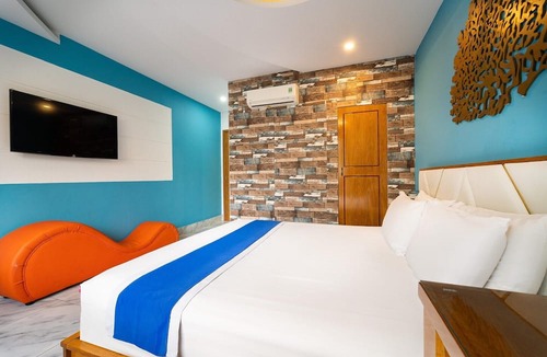 Binh Chanh House | Chic Deluxe Double Room at Sunrise Trung Son
