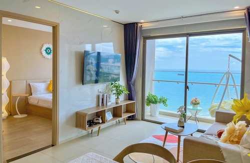 Thang Tam Apartment | High floor Sea View - 100 meters from the beach and free swimming pool