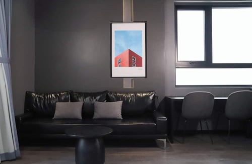 District 10 Apartment | Kin Wander Tan Binh, The Mountain