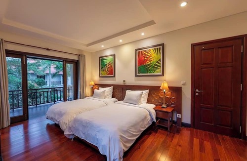 Ngu Hanh Son Resort | Secluded Tropical villa w/Lagoon pool, Spa & beach