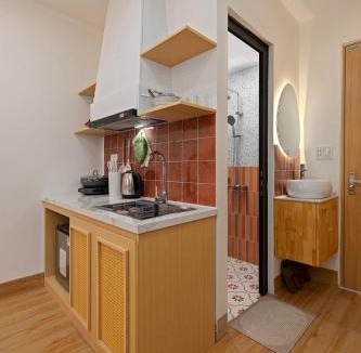 Thuy Khue House | The H Residence West Lake - Sunlit Studios, Netflix & Free Laundry