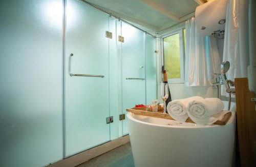 Đien Bien Apartment | Homestay CHẤT- Train Street Apt, Old Quarter