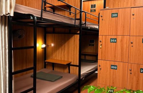 Ba Dinh Hotel | AprilBox Trackside Nomad