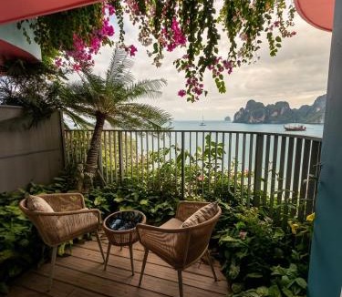Cat Hai Hotel | FLAMINGO CÁT BÀ Tự Doanh Căn Premier Ocean View King Bed