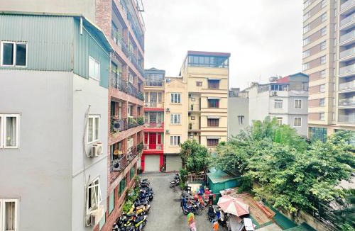 Quang An Apartment | The Haven - Bright Apartment by West Lake