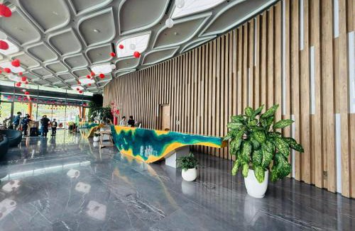 Cat Hai Apartment | SeaView-Mountainview Apartment with Super-King-bed and Bathtube in Flamingo CatBa Beach Resort