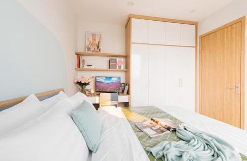 Nhat Tan Apartment | Urban Nomad Living 1BR City Apartment