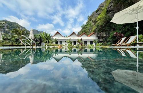 Hoa Lu Cabin | Rocky Dragon