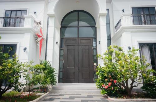 La Gi Villa | Luxury Mi-a Villa LaGi 4pn, huge salted pool, outdoor bbq and kara, up to 20