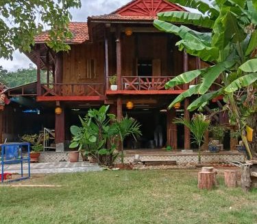 Kon Tum Cabin | A Vũ Homestay & Coffee