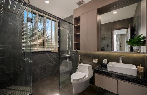 Tho Quang Beach Villa | Modern Luxury Pool Villa w/Sauna 500m to Beach